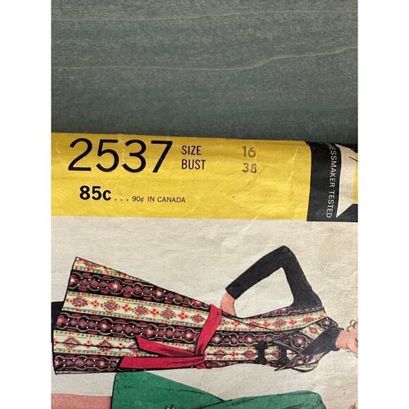 McCalls Vintage Cut Misses Jumper in Two Lengths or Dress Size 16 Pattern 2537 - Picture 2 of 7